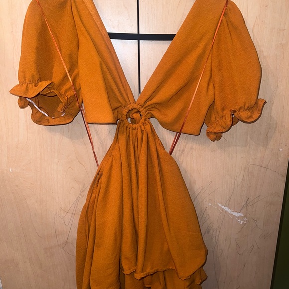 Orange romper size medium - Picture 5 of 5